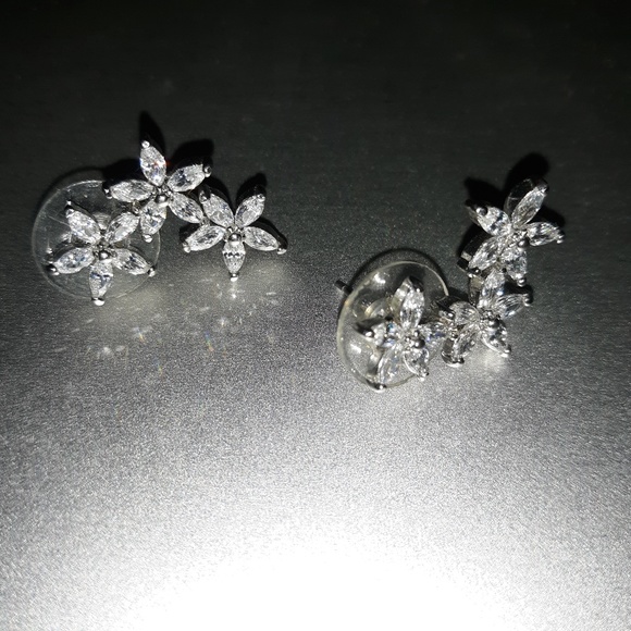 Flower Earrings - Picture 1 of 2